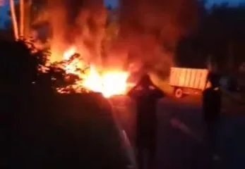 Mobil Pikap Terbakar