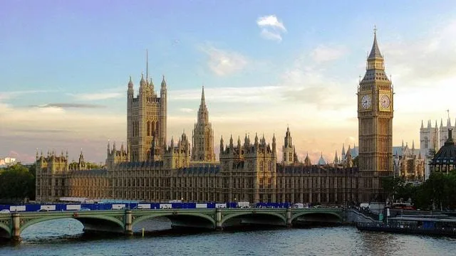 Lockdown di Inggris Bisa Sampai 6 Bulan