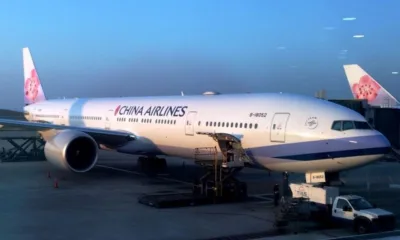 Trump Larang Maskapai China Terbang ke AS