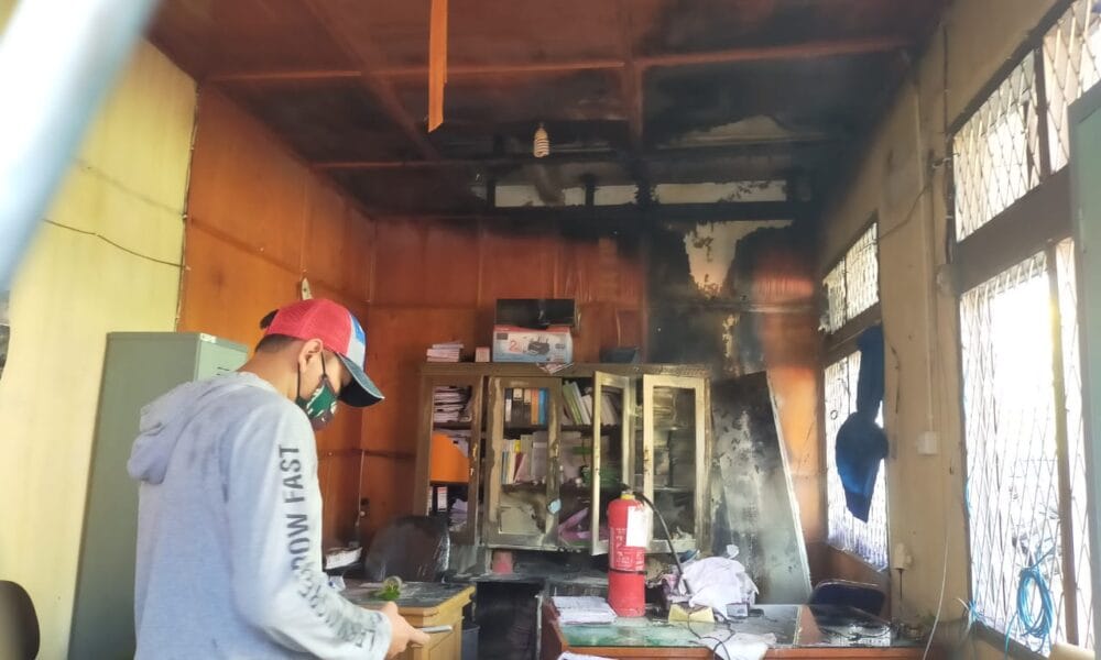 Kompleks Perkantoran Bupati Batanghari Terbakar, Kobaran Api Bakar Dokumen
