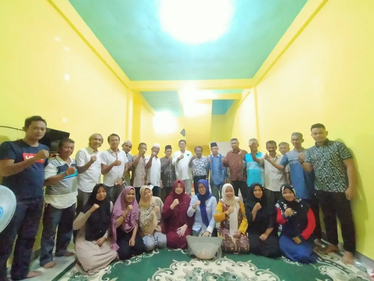 Bakal calon Bupati Batanghari Muhammad Fadhil Arief, menggelar silaturrahmi bersama masyarakat Minang Kelurahan Kampung Baru, Muara Tembesi.