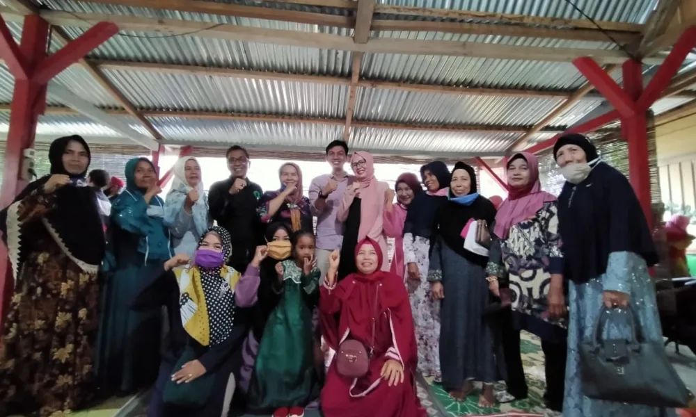 Istri Mantan Bupati Dua Periode Imbau IKPS Coblos Pasangan Fadhil-Bakhtiar