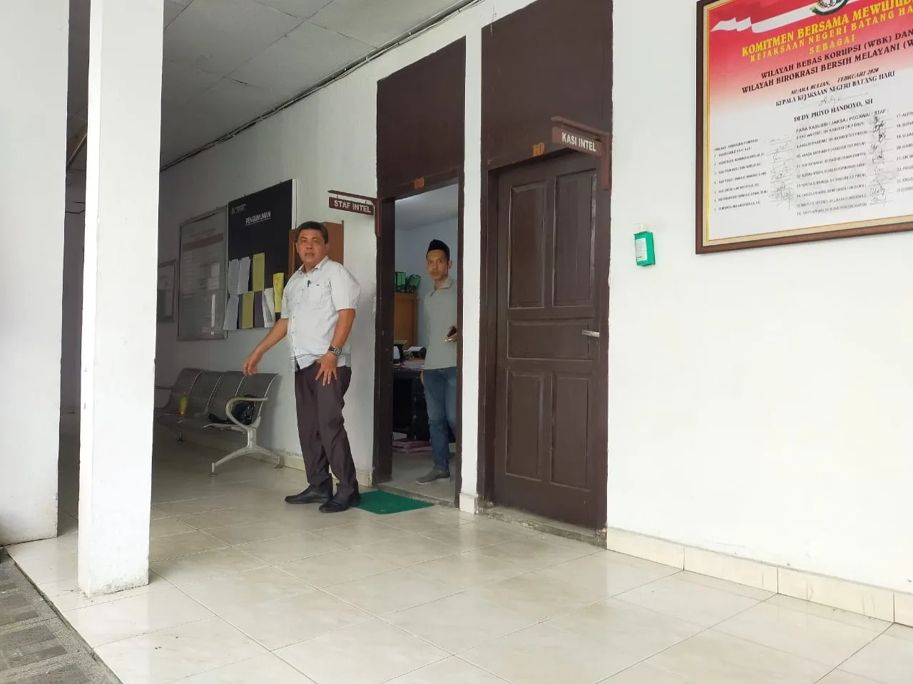 Pemeriksaan Kadis PMD Batanghari Berakhir Jelang Azan Salat Isya