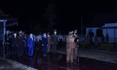 Sumpah dan janji Kepala Kejaksaan Negeri (Kajari) Batanghari, Jambi, Dedy Priyo Handoyo pukul 24.00 WIB di Taman Makam Pahlawan