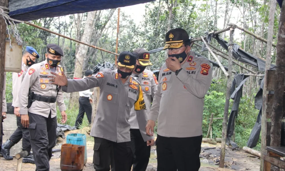 Wakapolda Jambi Menyatroni Lokasi Pengolahan Minyak Ilegal di Batanghari