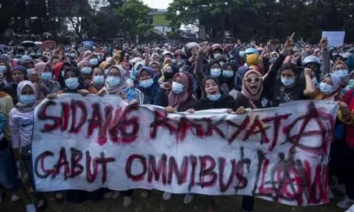 Massa Demo 1310 Tolak Omnibus Law Mulai Padati Patung Kuda