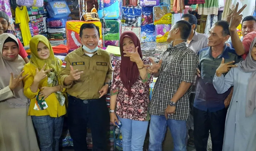 Calon Gubernur Jambi, Al Haris menyempatkan diri untuk blusukan ke pasar gang Siku Kota Jambi
