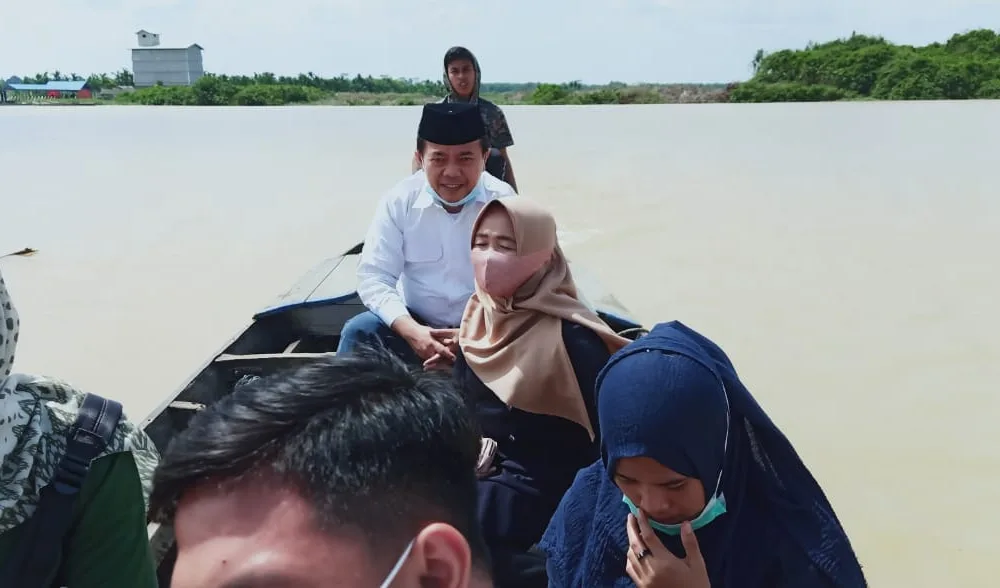 Bersama H Bakri dan Abdullah Hich, Al Haris Naik Ketek Kunjungi Warga dari Dekat