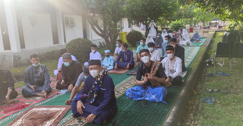 Potret Salat Id di Rumah Isolasi