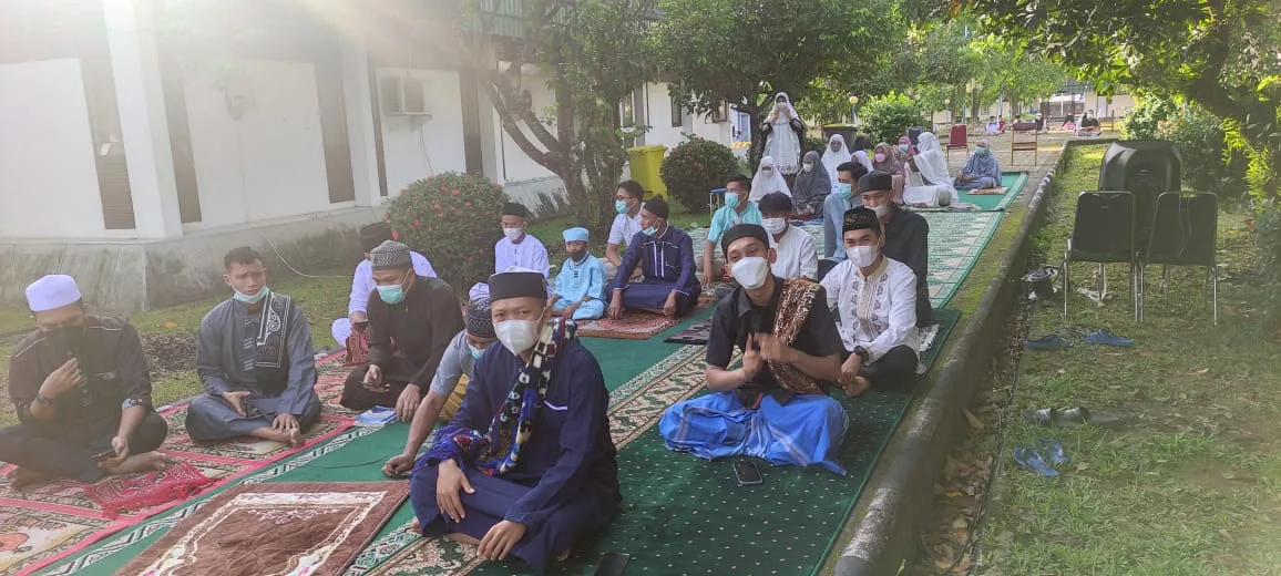 Potret Salat Id di Rumah Isolasi