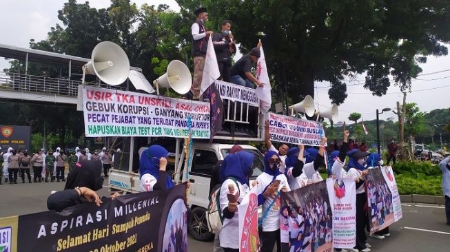 Jokowi Didemo Ribuan Massa Buruh Dan Mahasiswa Bawa Tuntutan