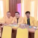 Ketua Panitia Konferprov PWI Cabang Jambi, Muhtadi Putranusa (kanan) bersama Apif Firmansyah (tengah), terdakwa OTT KPK dan pengurus Golkar non-aktif
