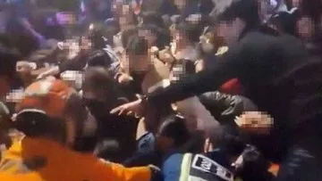 Crowd Crush, Situasi Ketika Orang-orang Berdesakan di Ruang Terbatas. (Ist)