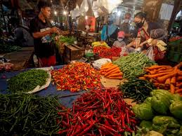 Aktivitas perdagangan cabai di salah satu pasar tradisional di Kota Medan di awal tahun 2023. (Foto ilustrasi)