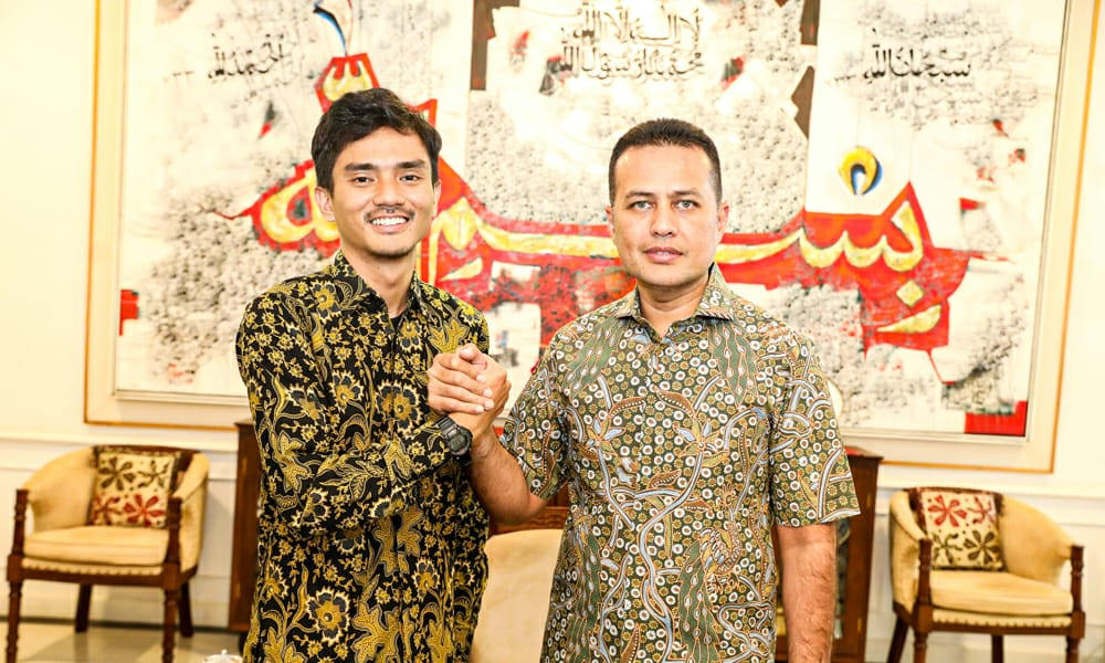 Teks Foto: Founder start up Semut Sumut, Yogi Adjie (kiri) saat bertemu Wagub Sumut Musa "Ijeck" Rajeckshah