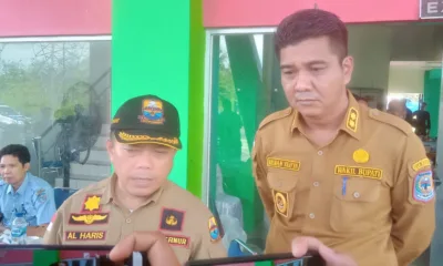 Wabup Merangin, Nilwan Yahya memimpin evakuasi jalur darat. (DETAIL/ist)
