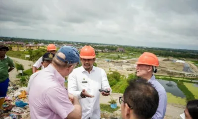 Walikota Medan Bobby Nasution saat memberikan penjelasan soal kondisi pengelolaan sampah di Kota Medan kepada Dubes Belanda untuk Indonesia, Lambert Grijns.