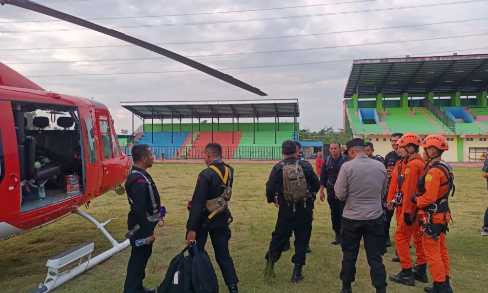 Helikopter milik PT WKS yang digunakan untuk mngevakuasi rombongan Kapolda Jambi yang jatuh di Kerinci. (DETAIL/ist)