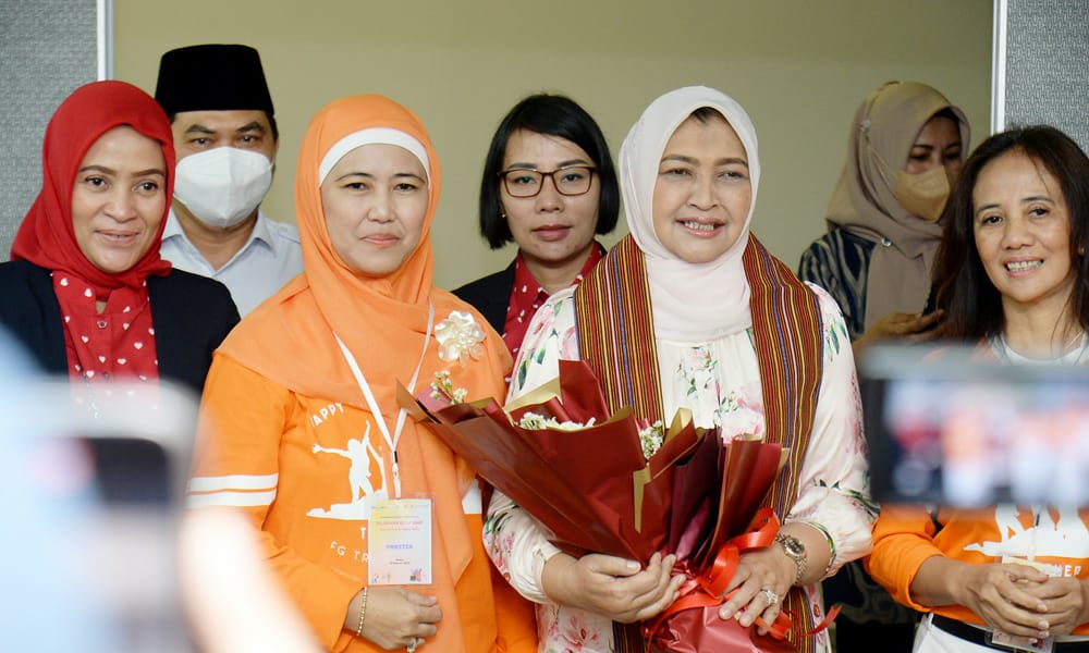 Teks Foto: Ketua Yayasan Jantung Indonesia Sumatera Utara, Nawal Lubis turut menghadiri acara sosialisasi dan edukasis soal kesehatan jantung yang diikuti karyawan Telkom Indonesia Regional 1.