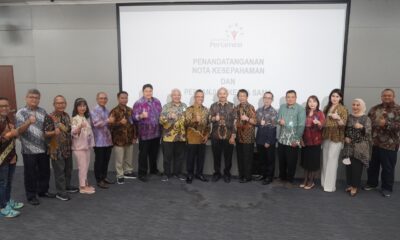 Foto bersama jajaran pimpinan Universitas Pertamina dengan pimpinan mitra UPER dalam acara penandatanganan nota kesepahaman dan kerja sama pada 1 Februari 2023