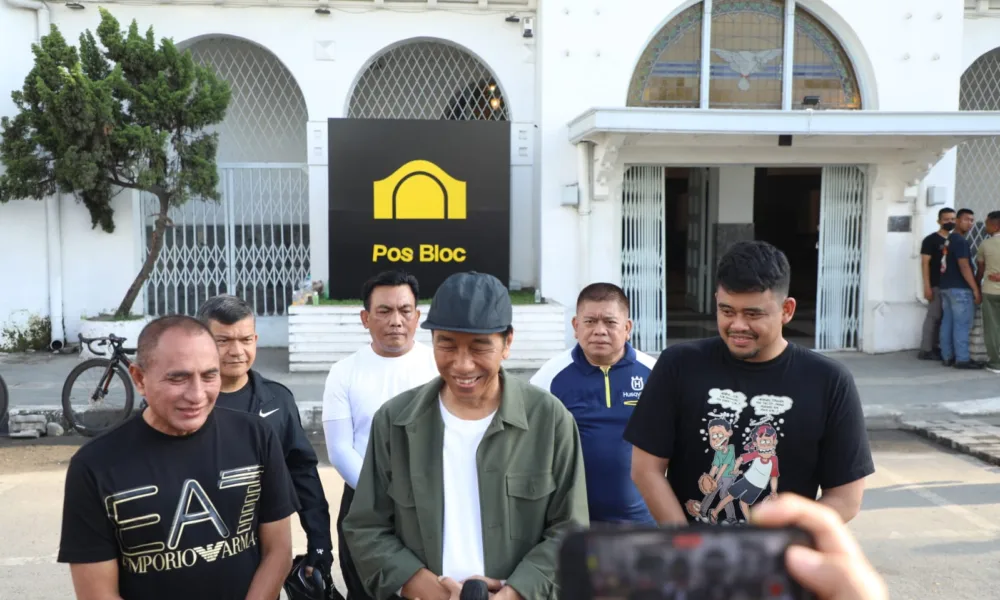 Presiden Jokowi diapit Gubsu Edy Rahmayadi dan Walikota Medan Bobby Nasution saat kunjungan kerja di Kota Medan beberapa hari yang lalu