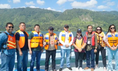 Bupati Sergai Darma Wijaya dan rombongan berfoto bersama di lokasi akuakultur milik PT RSI.