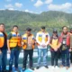 Bupati Sergai Darma Wijaya dan rombongan berfoto bersama di lokasi akuakultur milik PT RSI.