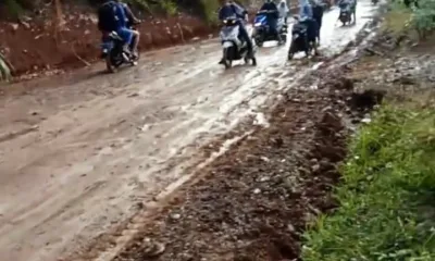 Jalan aset pemerintah daerah Merangin yang di rusak, akibatnya berlumpur ,tiga desa mengeluh.(DETAIL.ID/ist)