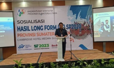 Kepala BPS Sumut Nurul Hasanuddin saat menyampaikan kata sambutan di acara sosialisasi Long Form Sensus Penduduk 2020 di Cambridge Hotel Medan, Senin (20/3/2023). (Foto: heno)