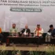 PARA peserta Focus Group Discussion (FGD) Penguatan Sosialisasi Sensus Pertanian 2023, foto bersama Kepala BPS Sumut, Nurul Hasanudin dan para narasumber.