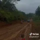 Aset jalan rusak,viral di media tiktok.(detail/ist)