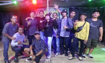 Grup Band Kompeni usai tampil penggalangan dana untuk anak yatim piatu.(DETAIL/Daryanto)