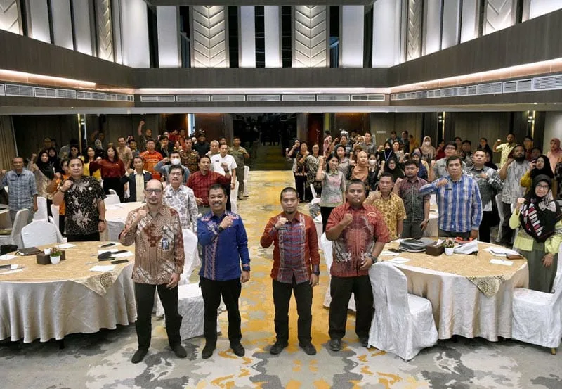 Peserta Rakor Statistik Sektoral Sumut berfoto bersama.