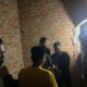 Pelaku pencabulan saat di amankan polisi dari amukan massa.(Ist)