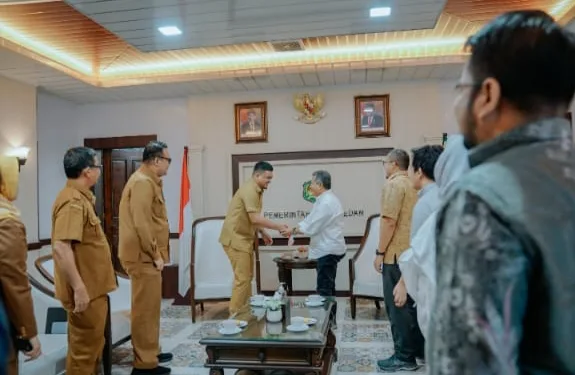 Wali Kota Medan, Bobby Nasution saat menerima kunjungan rombongan CEO RS Awal Bros Pekanbaru
