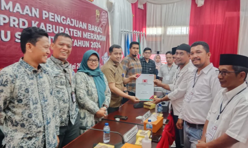 Pimpinan PKN Merangin saat mendaftarkan caleg ke KPU Merangin. (DETAIL/ist)