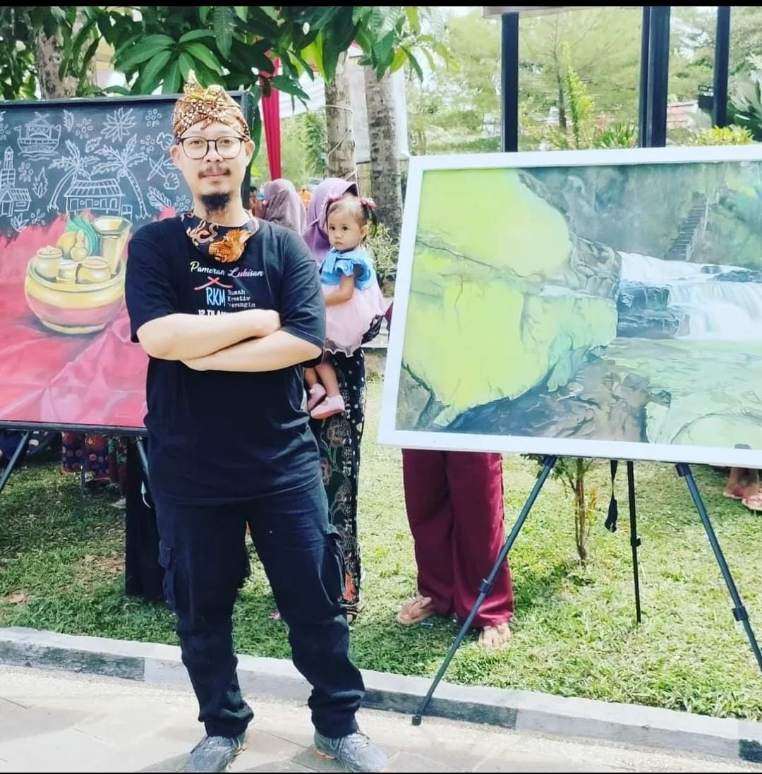 Bayu Kumara, perupa Merangin yang terpilih jadi Ketua Harian DKM Merangin. (DETAIL/ist)