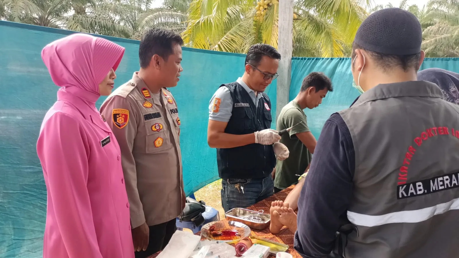 Sunatan massal yang di gelar Polsek Tabir Selatan. (DETAIL/Daryanto)