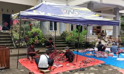 Jemaah LDII Cabang Pamenang Selatan saat membagikan daging kurban untuk disalurkan ke masyarakat. (DETAIL/ist)