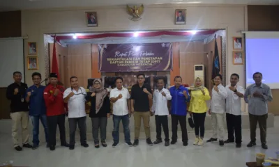 Komisioner KPU dan Bawaslu Merangin usai penandatanganan berita acara DPT Pemilu 2024. (DETAIL/ist)