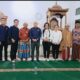 Dua orang staf dari Sekretariat Kepresidenan saat ditemui pengurus Masjid Baiturrahman Desa Tambang Emas. (DETAIL/Daryanto)
