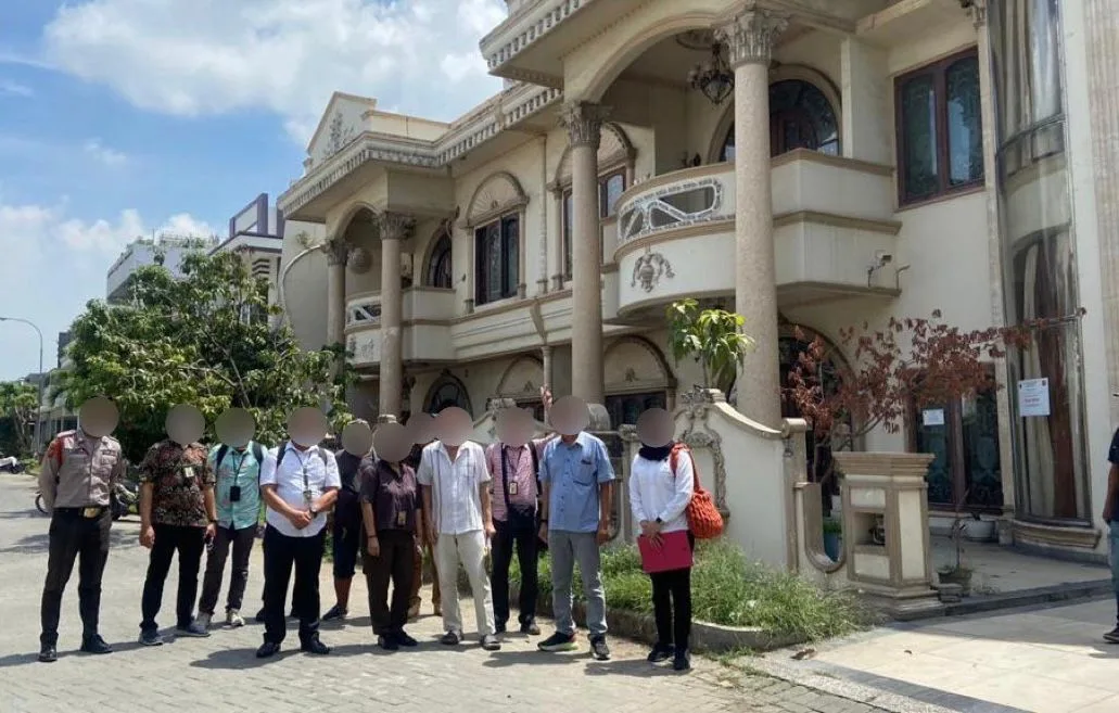 Pihak Kanwil DJP Sumut I menyita rumah mewah milik pengemplang pajak di Kecamatan Percut Sei Tuan, Kabupaten Deli Serdang, Sumatera Utara, beberapa waktu yang lalu. (DETAIL/Ist)