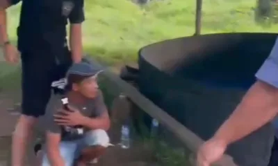 Wasit sabung ayam saat diamankan Tim Opsnal Satreskrim Polres Merangin di lokasi sabung ayam.(DETAIL/ist)