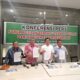 Dua Penasehat Forum Petisah Bersatu (FPB) Amrun Daulay dan Sugianto Makmur bersama Ketua dan Penasehat Hukum FPB Perry Iskandar dan Henry Sinaga menunjukkan surat tanggapan pihak KSP kepada para wartawan di Petisah Tengah, Selasa malam, 18 Juli 2023. (DETAIL/ Heno)