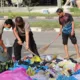 Personel Polres dan Sabrimobda Polda Jambi, turun membersihkan tumpukan sampah di kota Bangko. (DETAIL/ist)