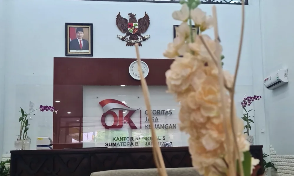 Ilustrasi di kantor Otoritas Jasa Keuangan (OJK) Kantor Regional (KR) 5 Sumbagut