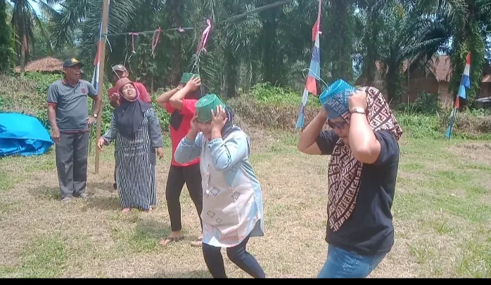 Lomba unik yang di gelar di Rawasari dalam rangka memeriahkan HUT RI ke 78. (DETAIL/Daryanto).