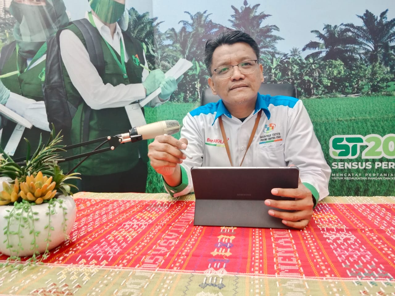 Kelapa BPS Sumut, Nurul Hasanuddin saat memberikan paparan secara daring kepada para wartawan di Kota Medan, Selasa 1 Agustus 2023.