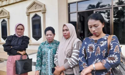 Rosmeri Panggabean (kedua kiri, rambut pendek). (DETAIL/Juan)