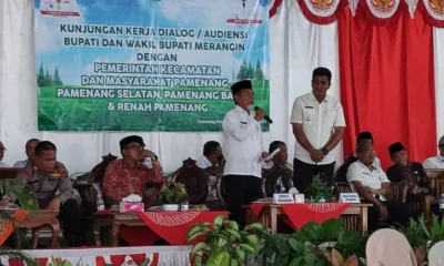 Bupati dan Wakil Bupati Merangin, saat berpamitan di Dapil III. Acara pamitan tersebut di gelar meriah di Balai Desa Tambang Emas.(DETAIL/ist)